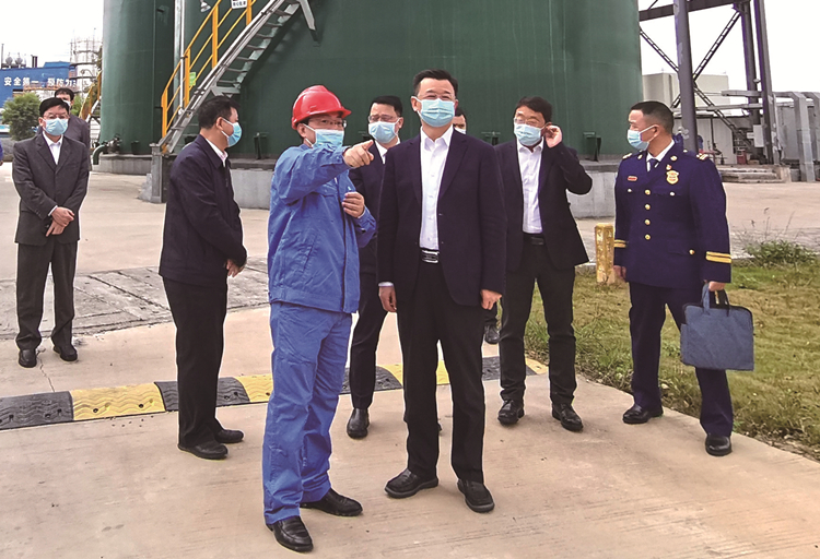 庄悦群副书记一行莅临DX德信·(中国)集团树脂公司检查(3)_看图王_副本.jpg